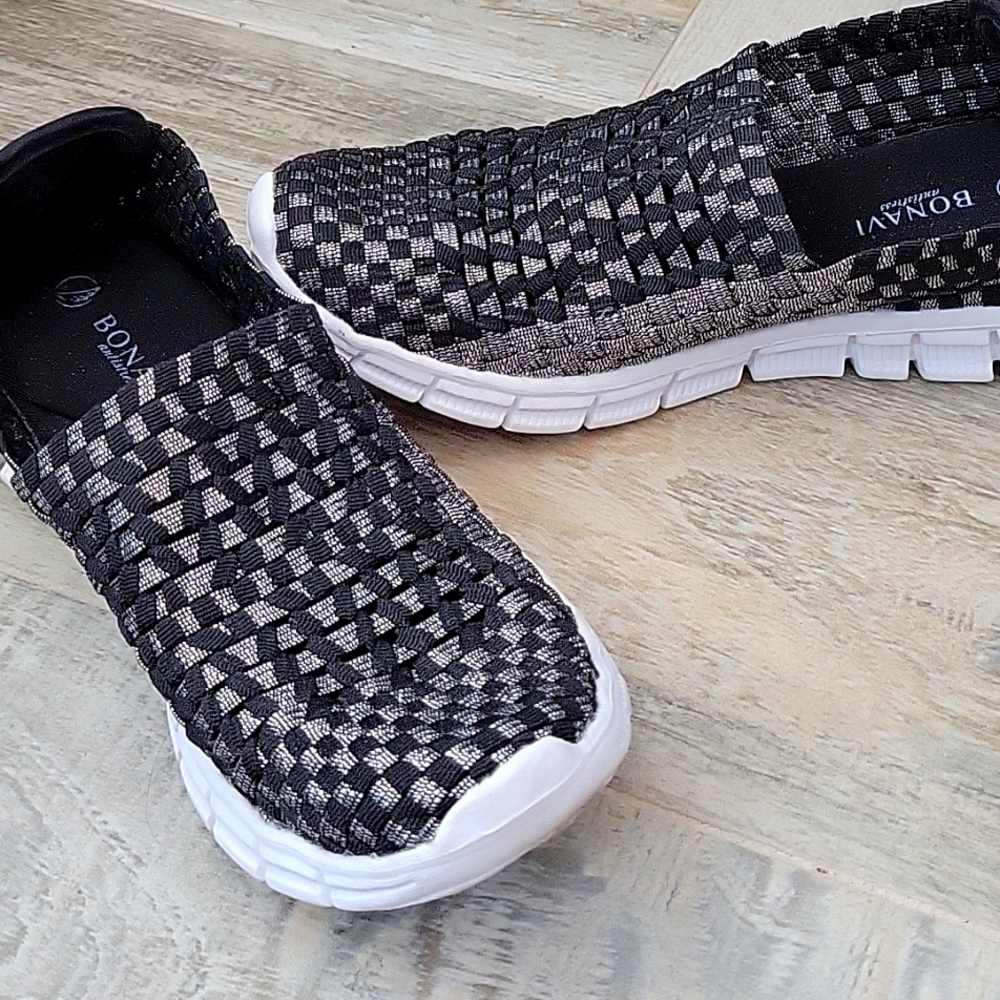 Boniva slip-on Tennis shoe